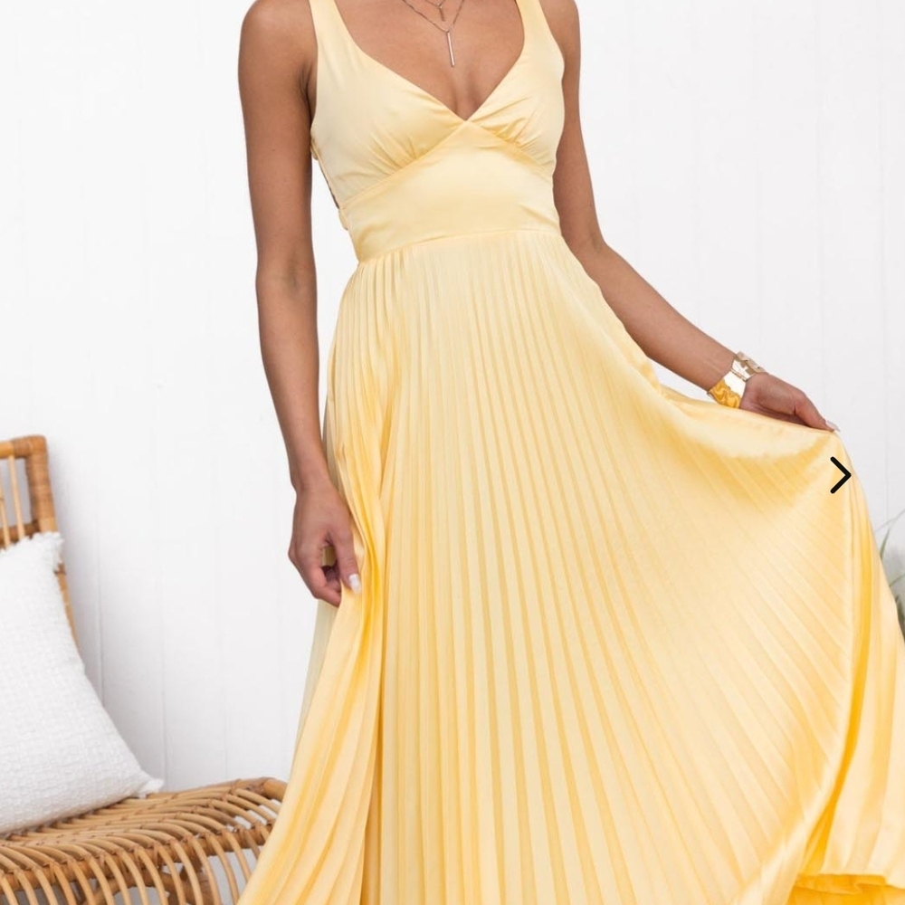 Elegant Yellow Pleated Maxi Dress